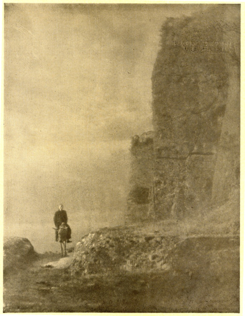Fig. 18: Hu Boxiang 胡伯	翔, Returning at Dusk 石城晚歸, ca. 1930. From Zhonghua sheying zazhi, No. 3 (August 1932), 98. Gelatin silver or gum-bichromate print. 