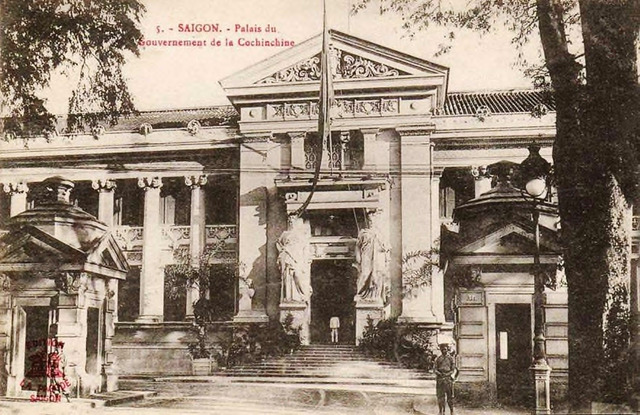 Fig. 26. Palace of the Governor General of South Vietnam (previously the Palace of the Lieutenant Governor). Today this is the Municipal Institute for the Arts. The upper level of the gate at the door and the two flanking statues are no longer extant. (by Alexandre Francis Decoly’s Edition La Pagode Saigon). 