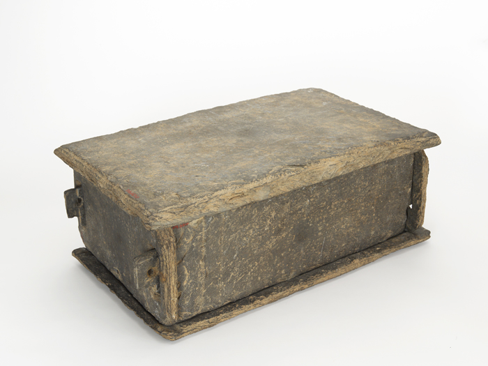 5. Stone casket with epitaph on lid and Four Guardian Animals on inner walls. Koryŏ Kingdom, 1179. Slate, 22.7 ⨉ 56.7 ⨉ 34.1 cm. Freer Gallery of Art, F1909.359a-g 5. Stone casket with epitaph on lid and Four Guardian Animals on inner walls. Koryŏ Kingdom, 1179. Slate, 22.7 ⨉ 56.7 ⨉ 34.1 cm. Freer Gallery of Art, F1909.359a-g