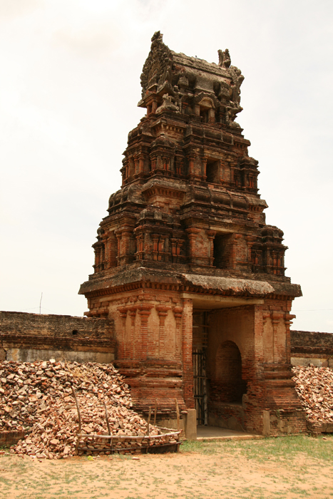 4. Brick gopura of eighteenth-century Bhūlōkanātha temple at Kilkoyilpattu 