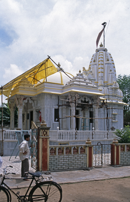 10. The Neminātha temple in the Kaji Bazaar area of Cuttack, Orissa, shows the transfer of the Māru-Gurjara idiom to eastern India