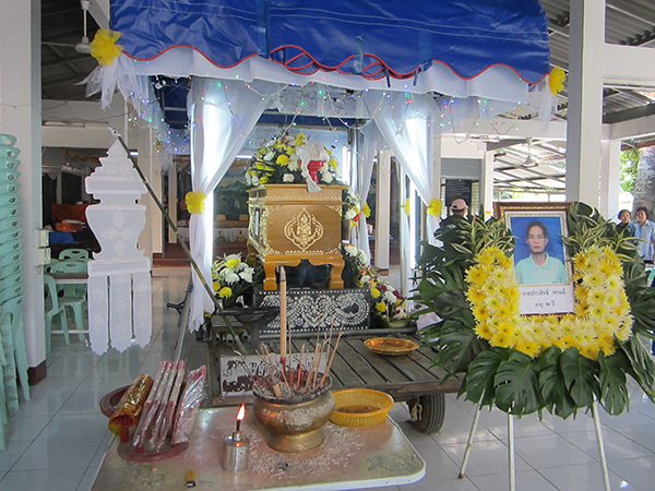 3 Funeral assemblage on the morning of the final day of the funeral. Wat Chang Khian, Chiang Mai, December 2014. Photo by R. Hall