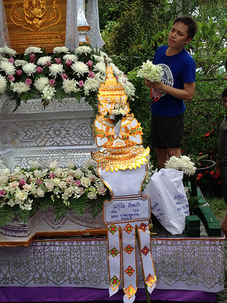 7 Three-tail banner designed to look like a thewada. Chiang Mai province, September 2013. Photo by P. Ruengthanoo