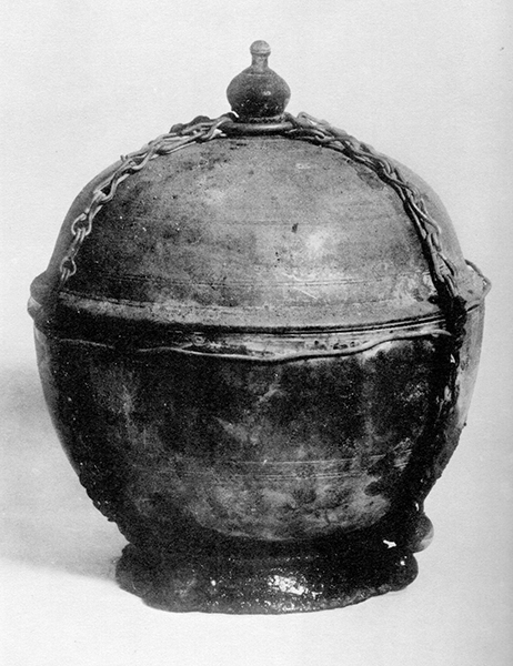 5 Lidded inner container, reliquary set. Hōryūji. Nara period, early 8th century. Gilt sahari; 13 cm (h). After Hōryūji Hozon Iinkai, ed., Hōryūji Gojū-no-tō hihō no chōsa (Nara: Hōryūji, 1954), plate 10 5 Lidded inner container, reliquary set. Hōryūji. Nara period, early 8th century. Gilt sahari; 13 cm (h). After Hōryūji Hozon Iinkai, ed., Hōryūji Gojū-no-tō hihō no chōsa (Nara: Hōryūji, 1954), plate 10