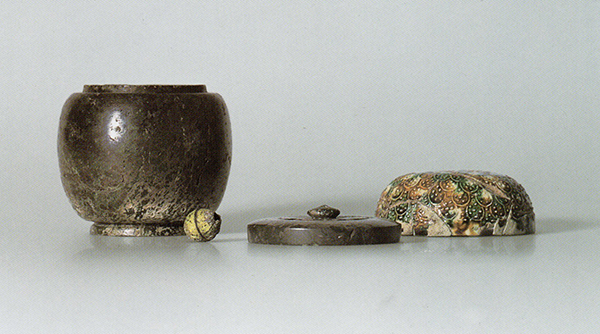 11 Reliquary set. Nao Haiji, Mie Prefecture. Asuka period, end of 7th–early 8th century. Stone, glazed earthenware, glass; height of outermost stone container: 10.6 cm. Bunkachō. After Busshari to hōju: Shaka o shitau kokoro (Nara: Nara Kokuritsu Hakubutsukan, 2001), 48 11 Reliquary set. Nao Haiji, Mie Prefecture. Asuka period, end of 7th–early 8th century. Stone, glazed earthenware, glass; height of outermost stone container: 10.6 cm. Bunkachō. After Busshari to hōju: Shaka o shitau kokoro (Nara: Nara Kokuritsu Hakubutsukan, 2001), 48