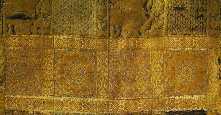 Figure 6. Horizontal band from silk Ib, back of the dalmatic. H. 16 cm, w. 46 cm. Photograph by Corinne Mühlemann Figure 6. Horizontal band from silk Ib, back of the dalmatic. H. 16 cm, w. 46 cm. Photograph by Corinne Mühlemann