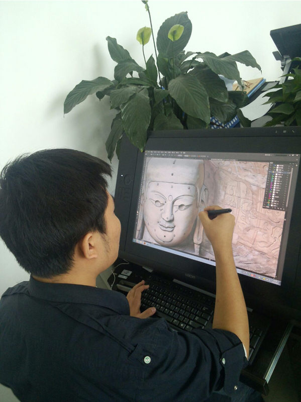 Alt-text: Man drawing on a computer screen Alt-text: Man drawing on a computer screen