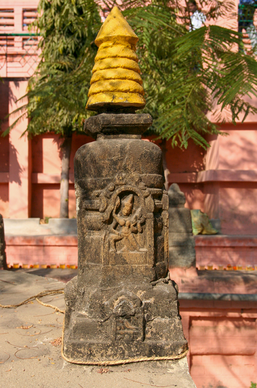 Alt-text: Small stupa 