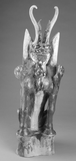 Lion-faced tomb guardian. 三彩陶獅子頭鎮墓獸　陶　中國中原　盛唐　館藏品. 
North central China, Tang dynasty (618.907), early 8th century. Earthenware with sancai (tri-color) glaze in amber and brown (both iron oxide) and green (copper oxide), 70 x  24.13 x 6.03m c. Gift of Jiu-Hwa Lo Upshur in memory of Mrs. Wei-Djen D. Lo, 2004/2.132.1