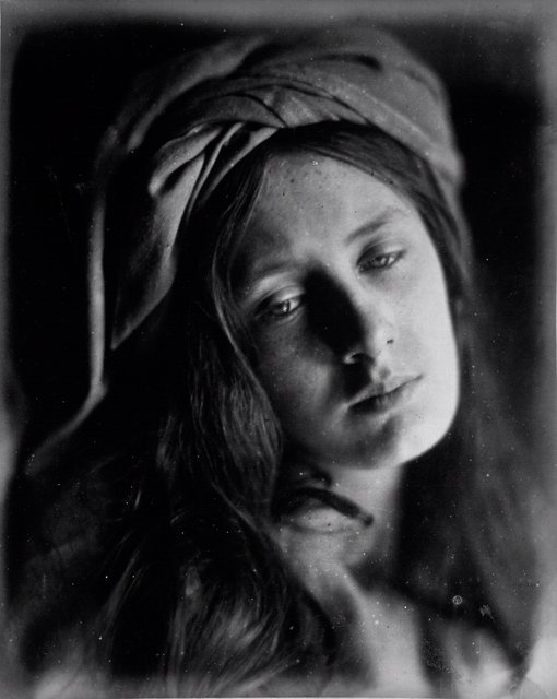 Fig. 8. Julia Margaret Cameron, Beatrice, 1866, albumen print, 33.8 x 26.3 cm.: National Media Museum/Science and Society Picture Library, UK. Fig. 8. Julia Margaret Cameron, Beatrice, 1866, albumen print, 33.8 x 26.3 cm.: National Media Museum/Science and Society Picture Library, UK.