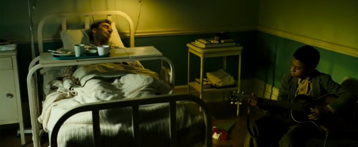 Figure 4. Woody sings to Mr. Guthrie in I'm Not There.