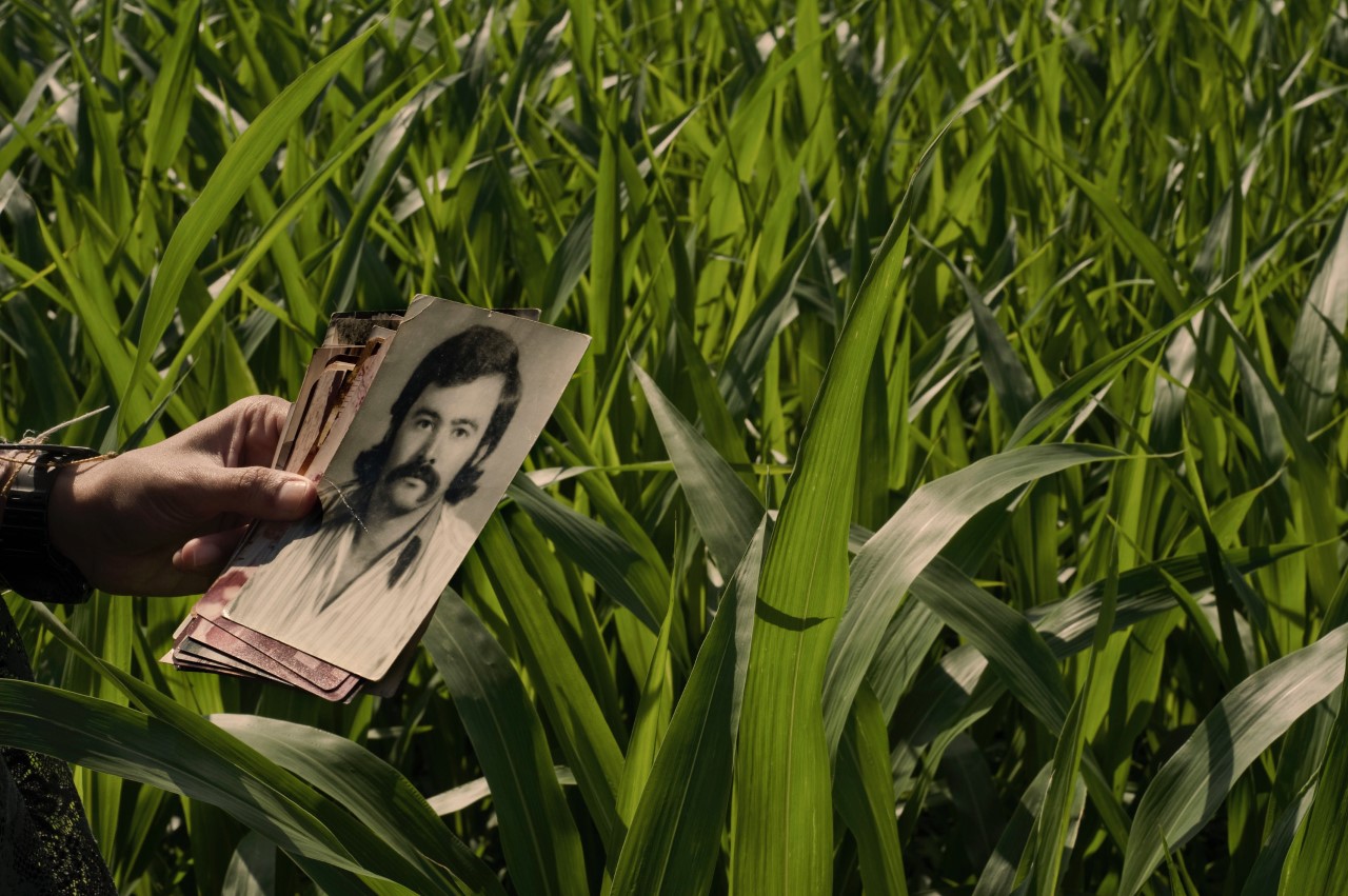 Figure 3: Asphyxia by Ana Isabel Bustamante explores the disappearance of her father during the civil war in Guatemala. Figure 3: Asphyxia by Ana Isabel Bustamante explores the disappearance of her father during the civil war in Guatemala.