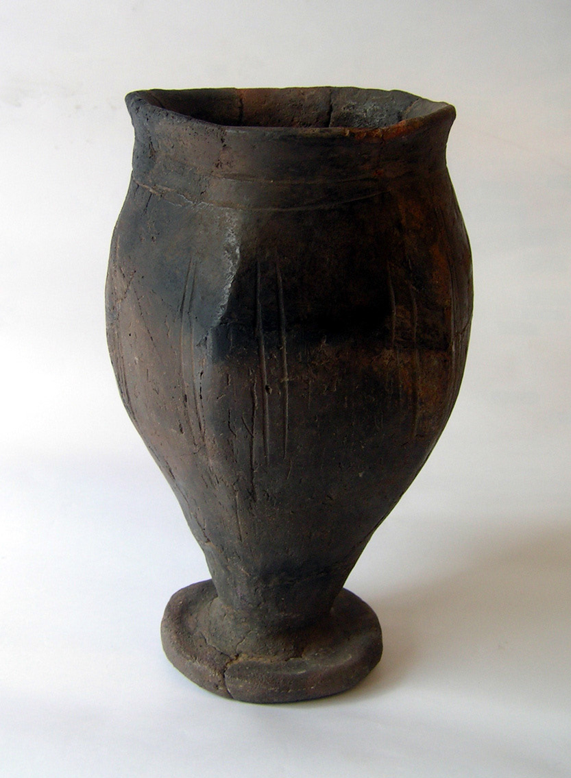 Figure 3. A post-Roman attempt at a folded beaker from Alton (Hampshire). Published with kind permission of the Hampshire Cultural Trust.