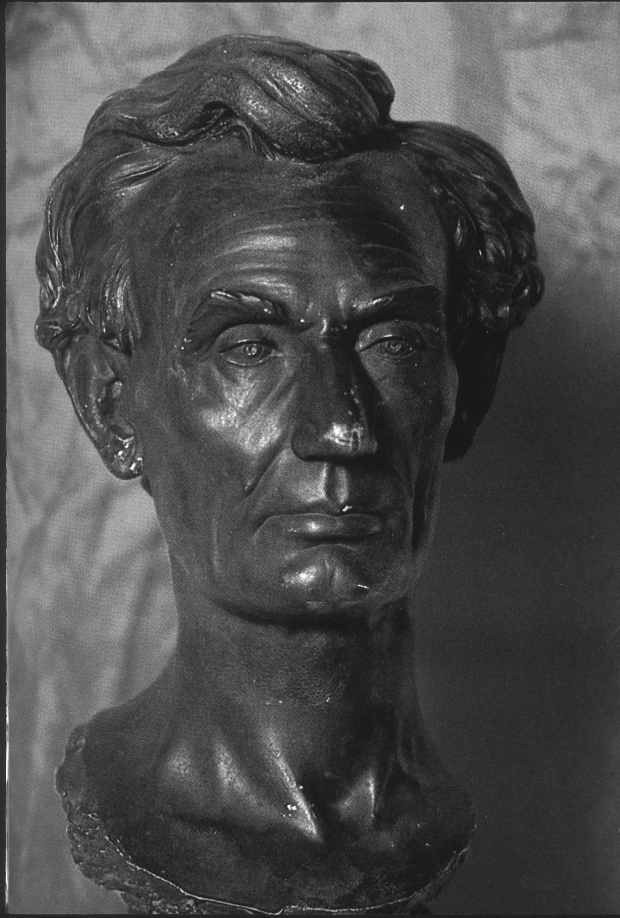 Figure 4. The short bust. To make this bust, Volk duplicated the head of the Hermes bust but cut away most of the upper body. He thus created what became the most popular of his many Lincoln sculptures. (Courtesy of Antiques magazine.) Figure 4. The short bust. To make this bust, Volk duplicated the head of the Hermes bust but cut away most of the upper body. He thus created what became the most popular of his many Lincoln sculptures. (Courtesy of Antiques magazine.)