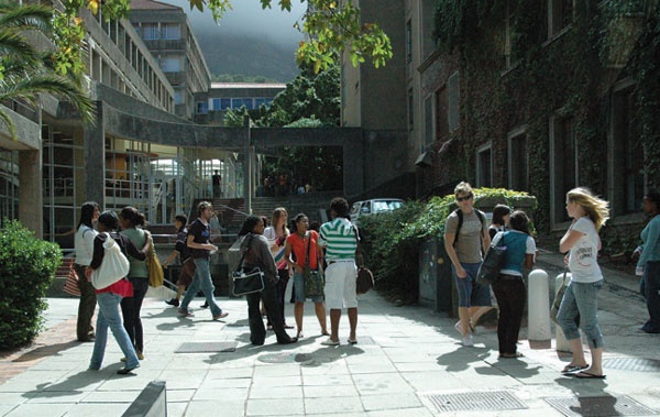 SOUTH AFRICA—Transformational policy in the 1990s proved to be highly successful in diversifying student populations in South African universities. Above, students at the University of Cape Town mingle in between classes. TED HANSS SOUTH AFRICA—Transformational policy in the 1990s proved to be highly successful in diversifying student populations in South African universities. Above, students at the University of Cape Town mingle in between classes. TED HANSS