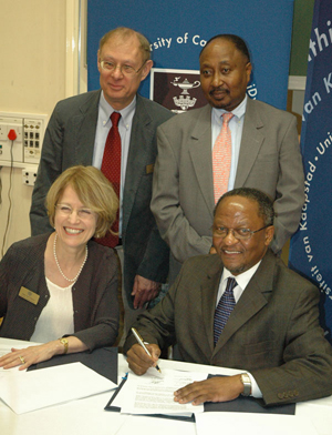 President Coleman and UCT Vice-Chancellor Ndebele (seated) signing an MOU, with U-M Vice Provost for International Affairs Mark Tessler and UCT Deputy Vice-Chancellor Thandabantu Nhlapo (standing) looking on. TED HANSS President Coleman and UCT Vice-Chancellor Ndebele (seated) signing an MOU, with U-M Vice Provost for International Affairs Mark Tessler and UCT Deputy Vice-Chancellor Thandabantu Nhlapo (standing) looking on. TED HANSS