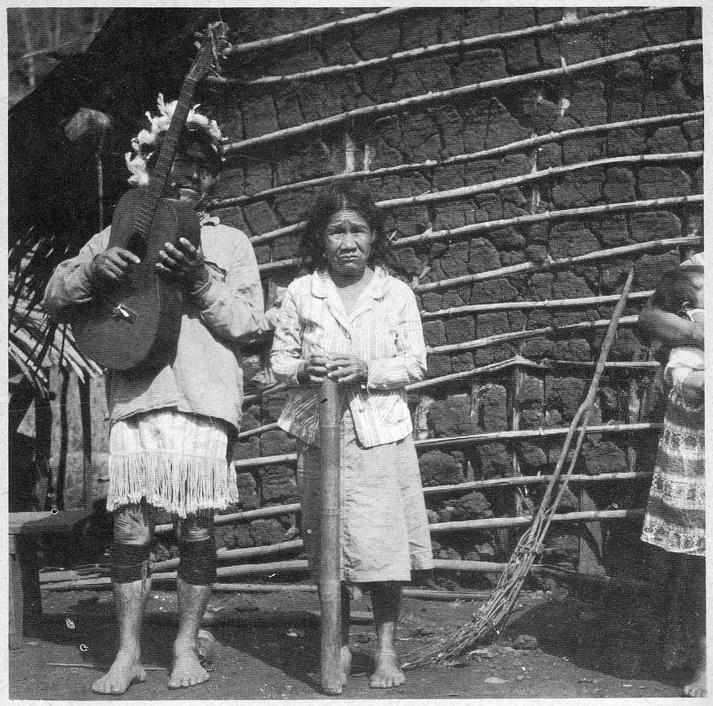 Figure 13. Pa´I Antonio Matinez and his wife Paula Mendoza with mbya guitar (mbaraka) and takuapú (picture from: Ruiz 1984) Figure 13. Pa´I Antonio Matinez and his wife Paula Mendoza with mbya guitar (mbaraka) and takuapú (picture from: Ruiz 1984)
