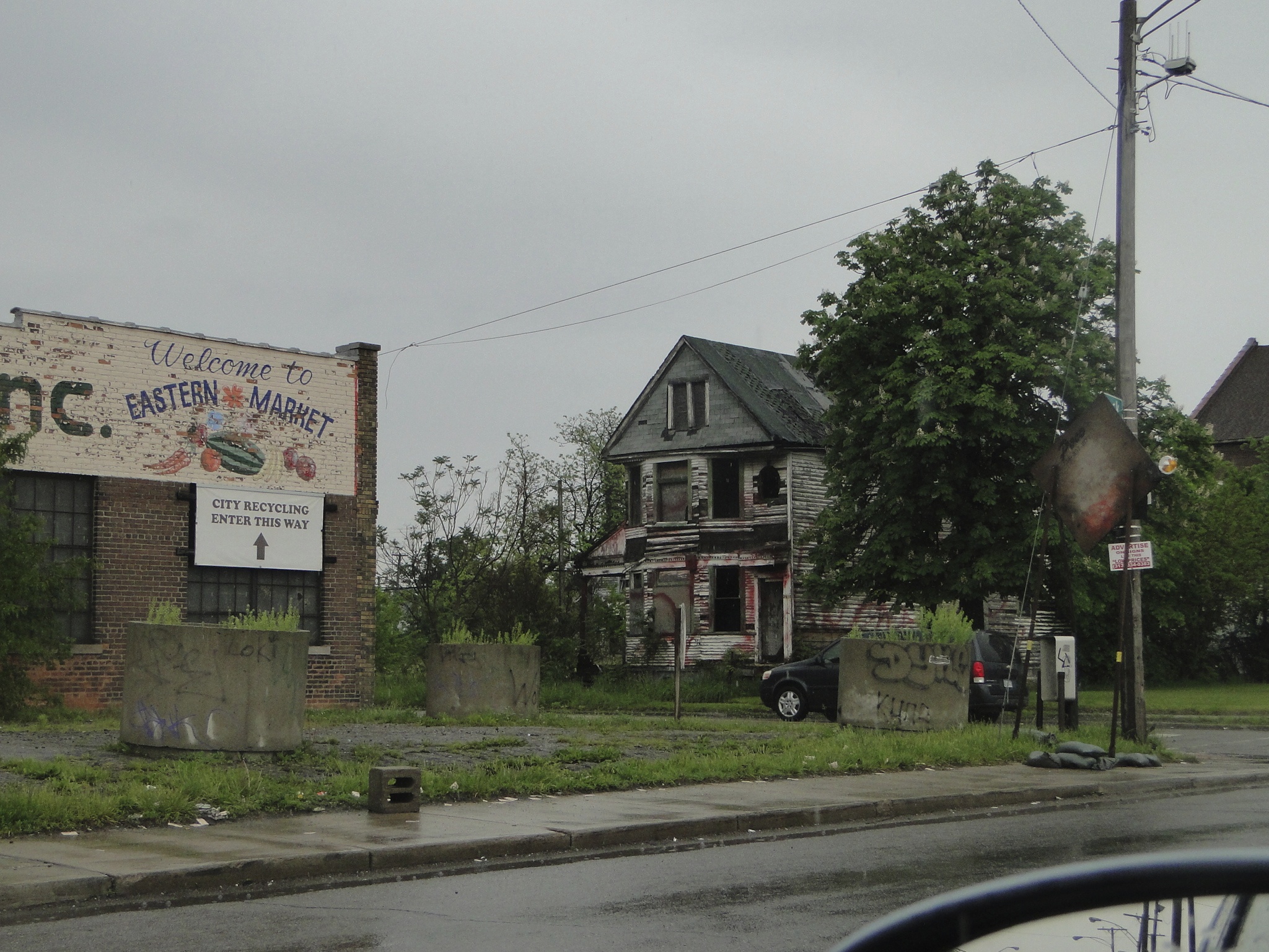 Image 3: Abandoned house, repurposed by the homeless, at the edge of the Eastern Market on Detroit’s Eastside Image 3: Abandoned house, repurposed by the homeless, at the edge of the Eastern Market on Detroit’s Eastside