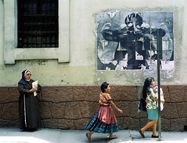 Figure 4.: “Ángel Callejero” installed next to the Metropolitan Cathedral in Guatemala City; Daniel Hernández-Salazar; 1999; “Angels Watch Over Memories of War”; lens.blogs.nytimes.com Figure 4.: “Ángel Callejero” installed next to the Metropolitan Cathedral in Guatemala City; Daniel Hernández-Salazar; 1999; “Angels Watch Over Memories of War”; lens.blogs.nytimes.com
