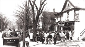 Fig. 1.5: Students boycotting classes gathered in front of original Eatshop. (Warren B. Highstone, with permission of Albion College). Fig. 1.5: Students boycotting classes gathered in front of original Eatshop. (Warren B. Highstone, with permission of Albion College).