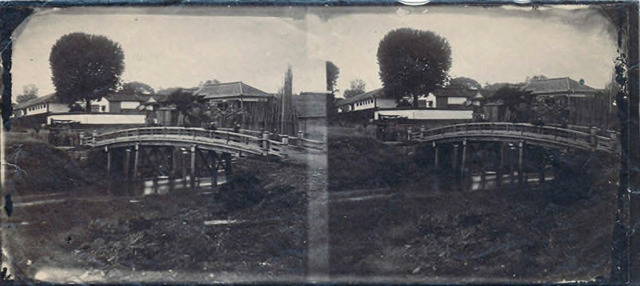 Fig. 6: John Gulick or William Saunders, ‘Akabani Bridge, Yedo,’ 1862, albumen-print stereoview, Clark Worswick Collection. Fig. 6: John Gulick or William Saunders, ‘Akabani Bridge, Yedo,’ 1862, albumen-print stereoview, Clark Worswick Collection.
