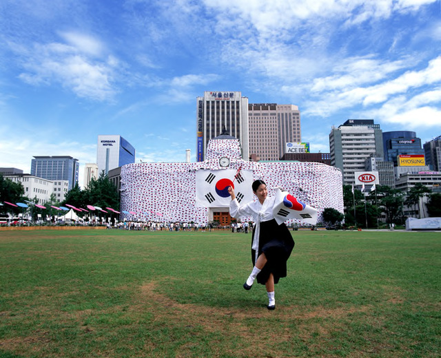 Fig. 9: Hwayong Kim, ‘Merry Kwansun Odyssey: Return to the motherland on the 60th Anniversary of Korea’s Independence’, 2005. Fig. 9: Hwayong Kim, ‘Merry Kwansun Odyssey: Return to the motherland on the 60th Anniversary of Korea’s Independence’, 2005.