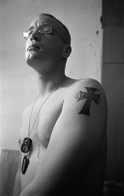 Mao Ishikawa, “Military I. D. tags or ‘Dog Tags’ worn at all times. December 2009. Kin Town, Okinawa”, from the Fences series, ©Mao Ishikawa. Mao Ishikawa, “Military I. D. tags or ‘Dog Tags’ worn at all times. December 2009. Kin Town, Okinawa”, from the Fences series, ©Mao Ishikawa.