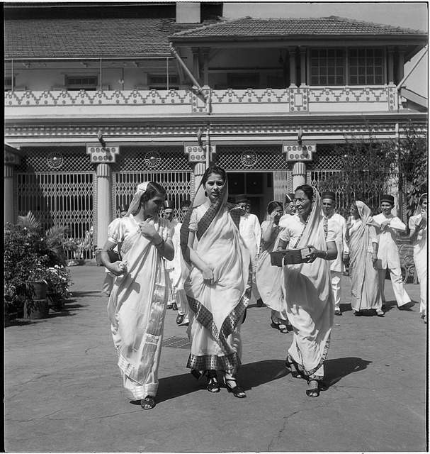 Fig. 3: A Parsi family outside the Fire Temple at Dhobi Talao, Bombay, early 1940s. Courtesy the Homai Vyarawalla Archive / Alkazi Collection of Photography Fig. 3: A Parsi family outside the Fire Temple at Dhobi Talao, Bombay, early 1940s. Courtesy the Homai Vyarawalla Archive / Alkazi Collection of Photography