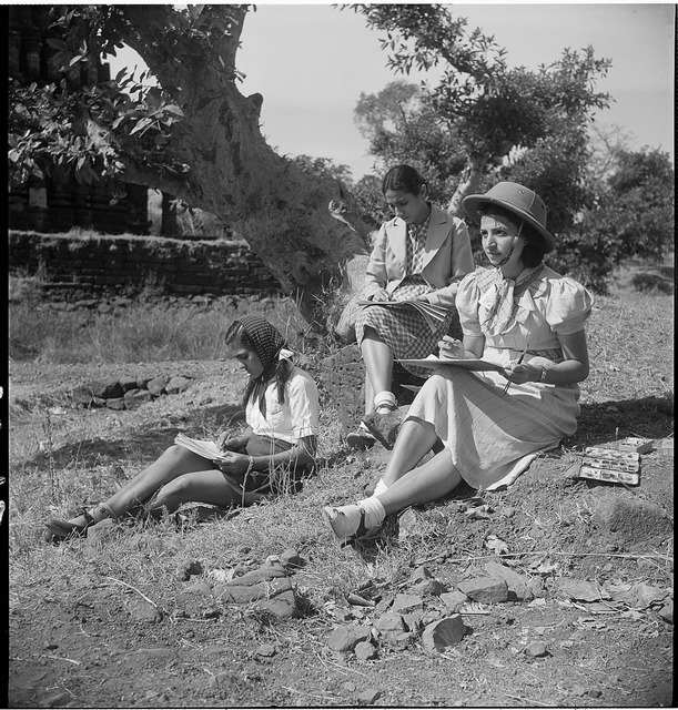 Fig. 17: Homai Vyarawalla’s classmate Mani Turner at a picnic, Bombay, 1937. Courtesy the Homai Vyarawalla Archive / Alkazi Collection of Photography Fig. 17: Homai Vyarawalla’s classmate Mani Turner at a picnic, Bombay, 1937. Courtesy the Homai Vyarawalla Archive / Alkazi Collection of Photography