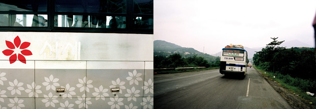 Tour bus via Dia Dao Gu Chi bearing the South Korean Department Store logo Shinsegye (New World), c-print, 50.8×76.2cm, 2007. Tour bus via Dia Dao Gu Chi bearing the South Korean Department Store logo Shinsegye (New World), c-print, 50.8×76.2cm, 2007.