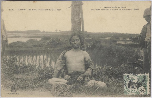 Figure 5: series number 3332 (horizontal variation), Ba-Bieu, lieutenant du Dê-Tham exposé après sa mort pour être reconnu (colonne du Phuc-Yen 1909), (“Ba-Bieu, lieutenant of Dê-Tham, exposed after his death for recognition (column of Phuc-Yen 1909)”), image attributable to Captain Péri, postcard published by Pierre Dieulefils, Hanoi, ca. 1909, addressed to a man, message dated January 20, 1921 (no postmark). Figure 5: series number 3332 (horizontal variation), Ba-Bieu, lieutenant du Dê-Tham exposé après sa mort pour être reconnu (colonne du Phuc-Yen 1909), (“Ba-Bieu, lieutenant of Dê-Tham, exposed after his death for recognition (column of Phuc-Yen 1909)”), image attributable to Captain Péri, postcard published by Pierre Dieulefils, Hanoi, ca. 1909, addressed to a man, message dated January 20, 1921 (no postmark).