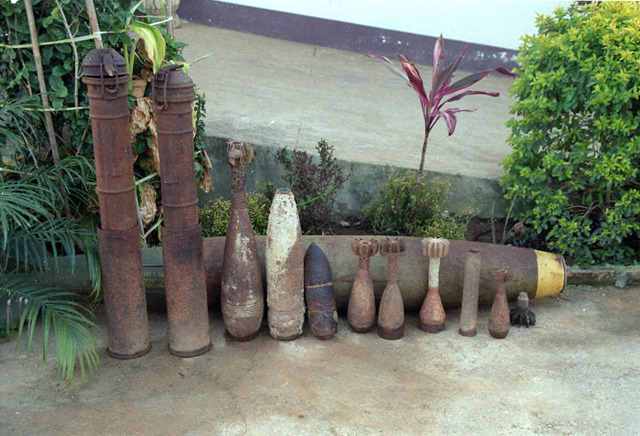 Fig. 2.3: Bomb display in front of a guest house in Phonsavan, Xiang Khouang province. 