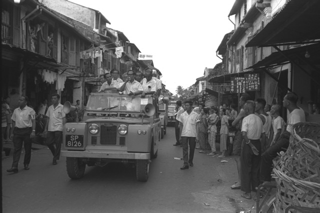 Fig. 1. Post-colonial political campaigning in 1964. Deputy Prime Minister Dr Toh Chin Chye (centre) and Minister for Culture S Rajaratnam (right) thank residents for their support in Kampong Glam. (Ministry of Communications and Information Collection, courtesy of National Archives of Singapore) Fig. 1. Post-colonial political campaigning in 1964. Deputy Prime Minister Dr Toh Chin Chye (centre) and Minister for Culture S Rajaratnam (right) thank residents for their support in Kampong Glam. (Ministry of Communications and Information Collection, courtesy of National Archives of Singapore)