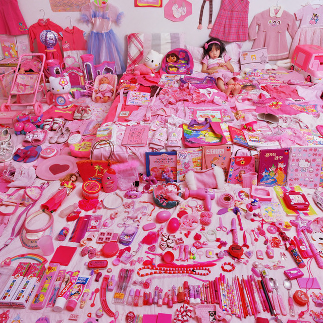 Jeongmee Yoon, “Seowoo and Her Pink Things,” The Pink and Blue Project, 2005, light jet Print, courtesy the artist. Jeongmee Yoon, “Seowoo and Her Pink Things,” The Pink and Blue Project, 2005, light jet Print, courtesy the artist.