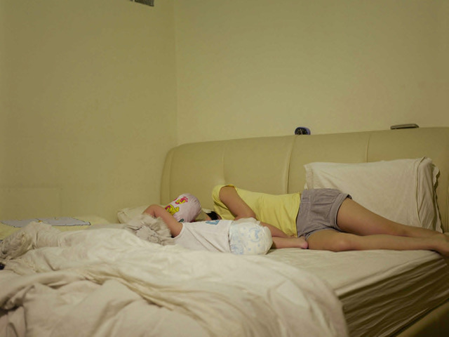 Fig. 7. Wei Leng Tay, Untitled 3, Singapore, from Slow Cool Breezes, 2009, courtesy the photographer. Fig. 7. Wei Leng Tay, Untitled 3, Singapore, from Slow Cool Breezes, 2009, courtesy the photographer.