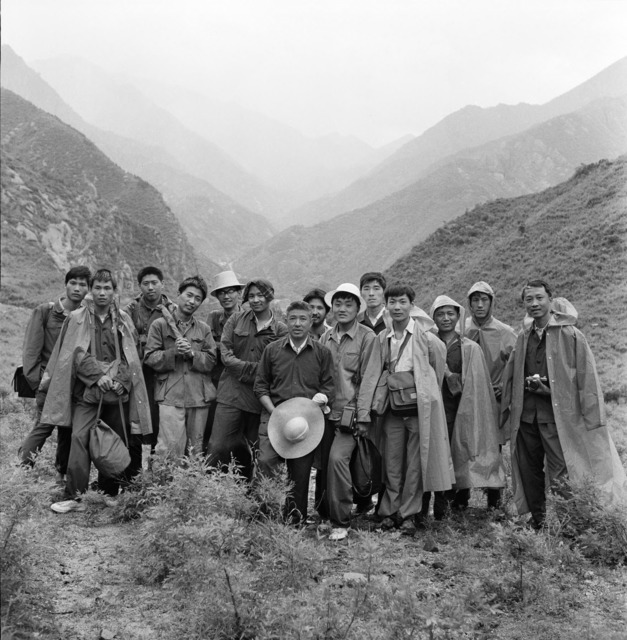 Fig. 1. Di Yuancang (center) and the members of the Friday Salon at Haituo Mountain, 1979, courtesy of Ren Shulin.