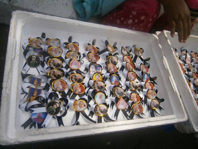 Fig. 2. Photo-badges on sale in Phnom Penh during Sihanouk's funeral, photograph by the author, February, 2013.
