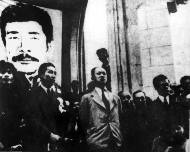 Fig. 18. Sha Fei, A photo of Lu Xun’s funeral, showing Lu Xun’s ink portrait by Situ Qiao, October 22, 1936, courtesy of Wang Yan.